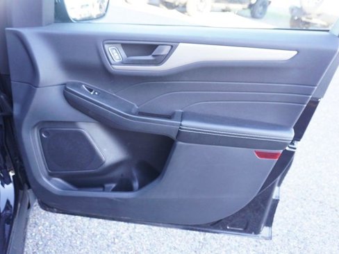 Used 2022 Ford Escape SE image 12