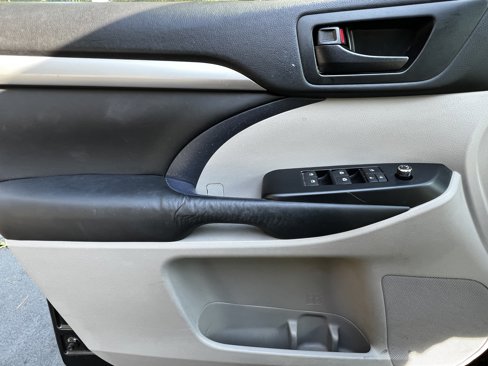 Used 2015 Toyota Highlander LE image 13