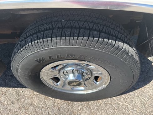 Used 1999 Chevrolet Suburban 2WD w/ Preferred Equipment Group 3 image 23