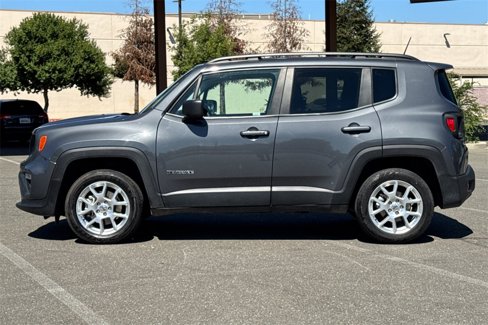 Used 2022 Jeep Renegade Latitude image 12