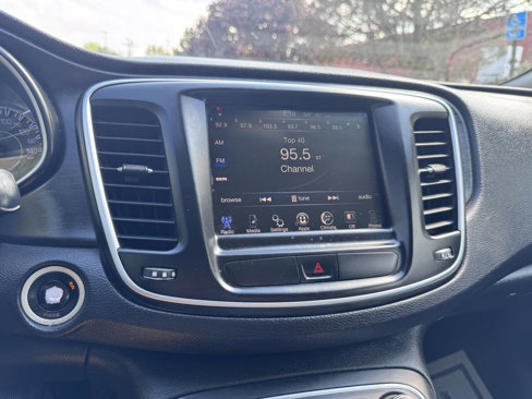 Used 2015 Chrysler 200 Limited w/ Convenience Group image 12