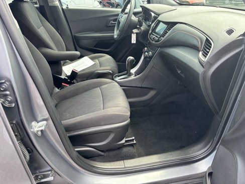 Used 2020 Chevrolet Trax LT image 16