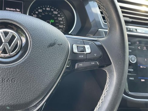 Used 2021 Volkswagen Tiguan SE image 15