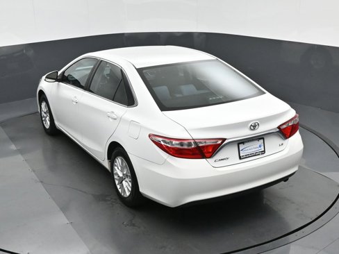 Used 2016 Toyota Camry LE image 54