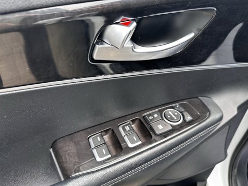 Used 2017 Kia Sorento LX w/ LX Convenience Package image 5