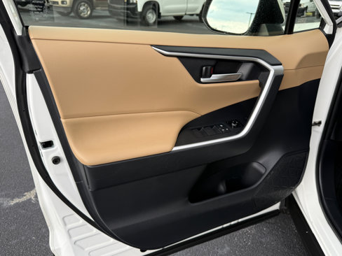Used 2019 Toyota RAV4 XLE image 8