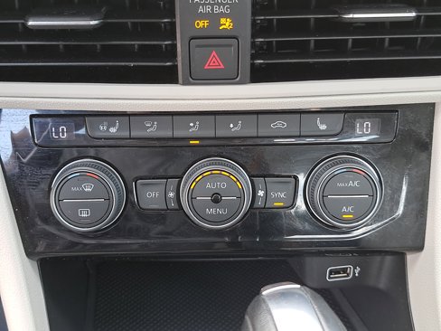 Used 2019 Volkswagen Jetta SE w/ Cold Weather Package image 20