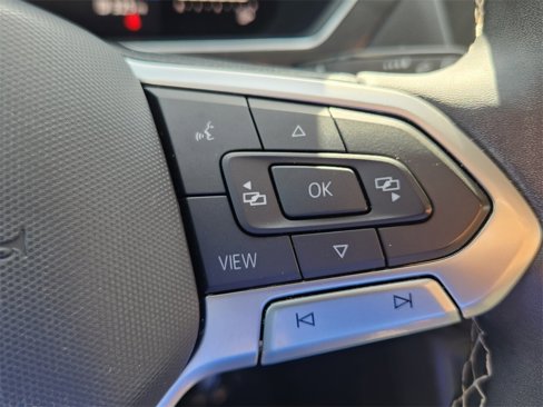 Used 2022 Volkswagen Tiguan SE w/ Panoramic Sunroof Package image 24