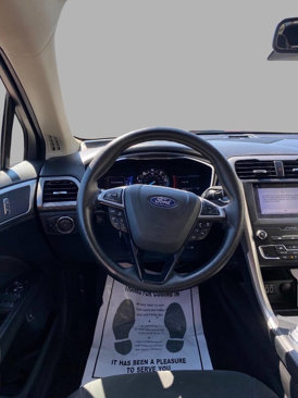 Used 2019 Ford Fusion SE image 22