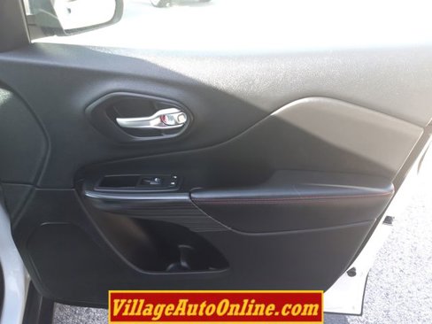 Used 2015 Jeep Cherokee Trailhawk w/ Comfort/Convenience Group image 31