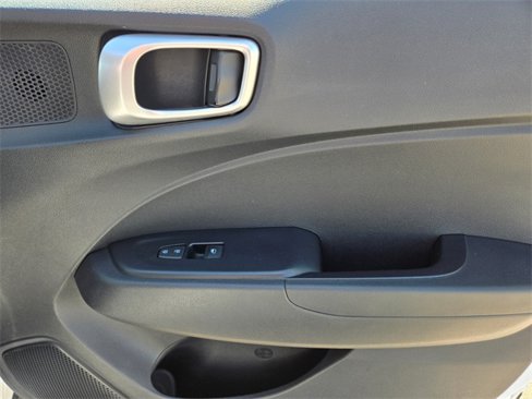 Used 2024 Hyundai Venue SE image 22