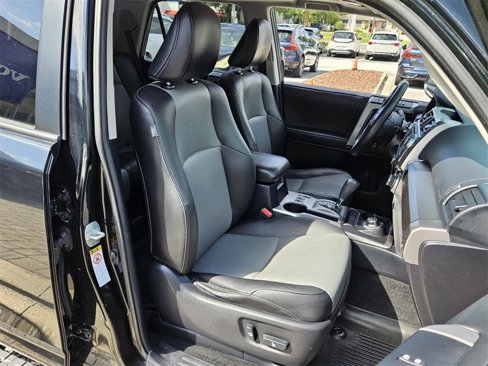 Used 2016 Toyota 4Runner SR5 Premium image 18