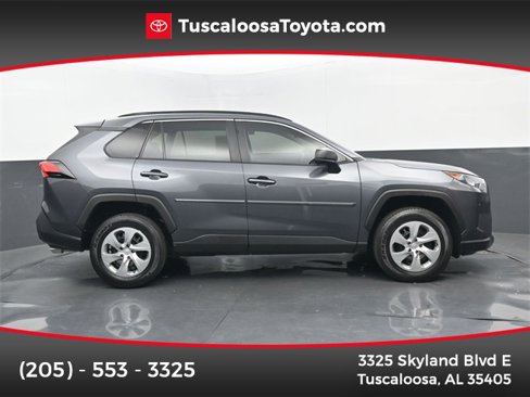 Used 2021 Toyota RAV4 LE image 1