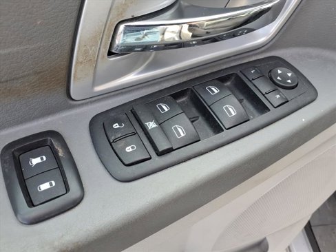 Used 2008 Chrysler Town & Country Touring image 18