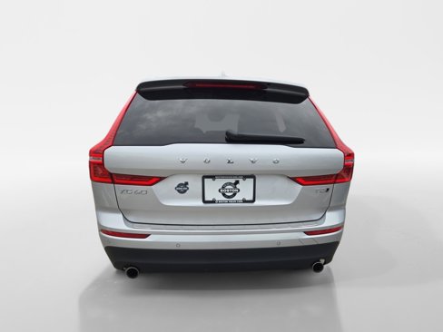 Used 2020 Volvo XC60 T5 Momentum w/ Protection Package Premier image 3
