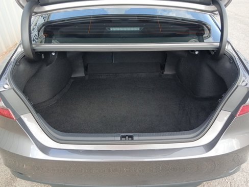 Used 2022 Toyota Camry LE image 21