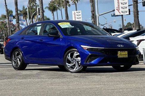 Certified 2025 Hyundai Elantra Sport image 2