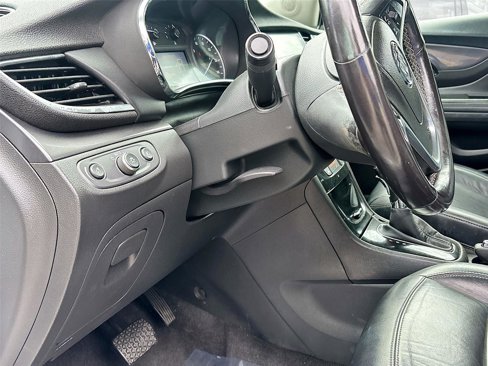 Used 2019 Buick Encore Essence image 11