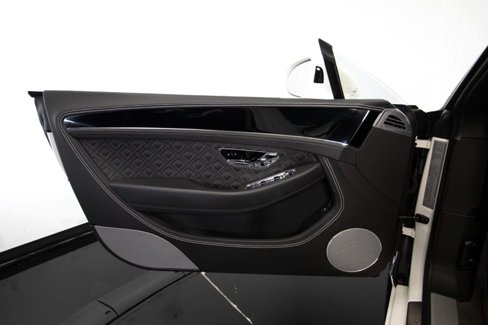 Used 2020 Bentley Continental GT V8 image 32
