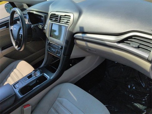 Used 2017 Ford Fusion SE w/ Fusion SE Technology Package image 35
