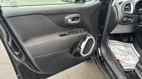 Used 2019 Jeep Renegade Latitude image 27
