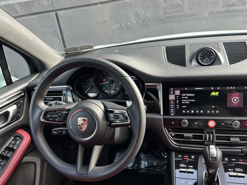 Certified 2025 Porsche Macan image 21