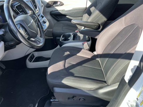 Used 2019 Chrysler Pacifica Touring Plus w/ Tire & Wheel Group image 17