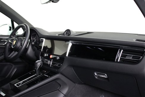 Certified 2025 Porsche Macan image 24
