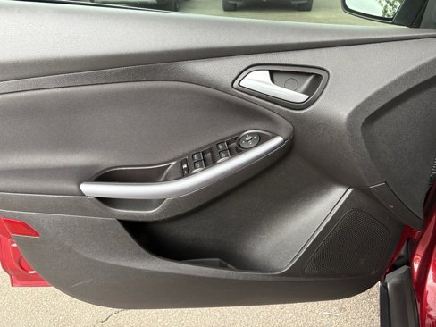 Used 2014 Ford Focus Titanium image 11