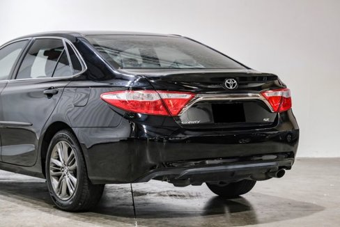 Used 2017 Toyota Camry SE image 16