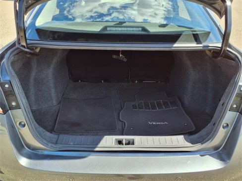 Used 2023 Nissan Versa SV image 7