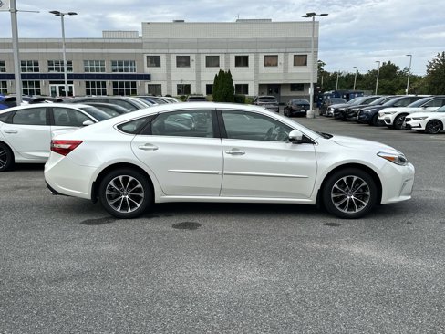 Used 2018 Toyota Avalon XLE Premium image 2