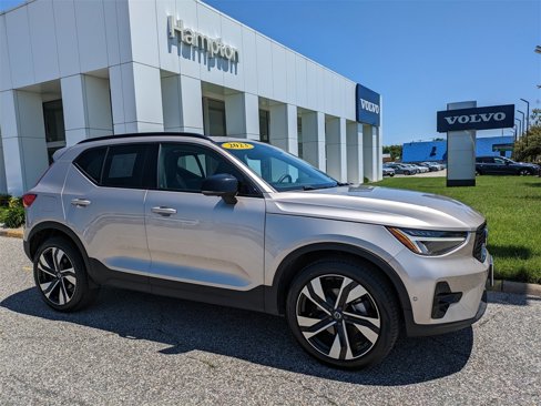 Certified 2023 Volvo XC40 B5 Plus image 2