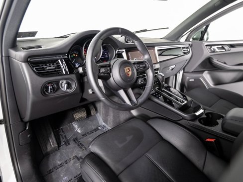 Certified 2025 Porsche Macan Turbo image 19