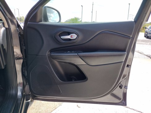 Used 2016 Jeep Cherokee Limited w/ Technology Group image 23