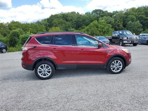 Used 2017 Ford Escape SE w/ Equipment Group 201A image 3