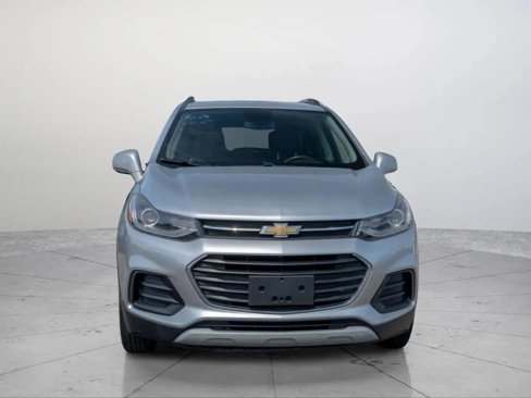 Used 2018 Chevrolet Trax LT w/ LT Convenience Package image 2