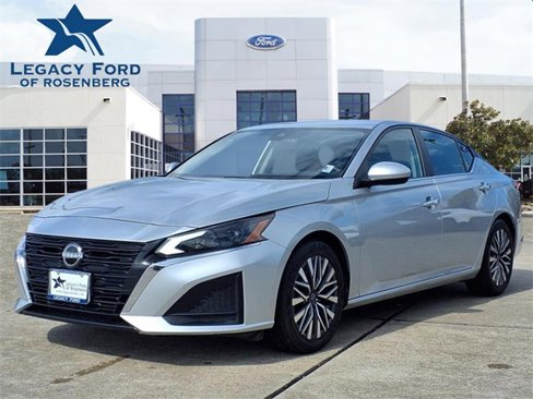 Used 2023 Nissan Altima 2.5 SV image 1