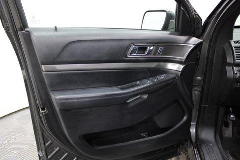Used 2019 Ford Explorer XLT w/ Equipment Group 202A image 6