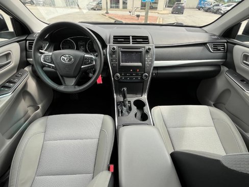 Used 2016 Toyota Camry SE image 6