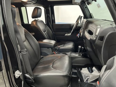 Used 2017 Jeep Wrangler Unlimited Sahara w/ Connectivity Group image 26