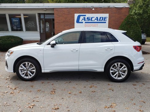 Used 2024 Audi Q3 2.0T Premium w/ Convenience Package image 2