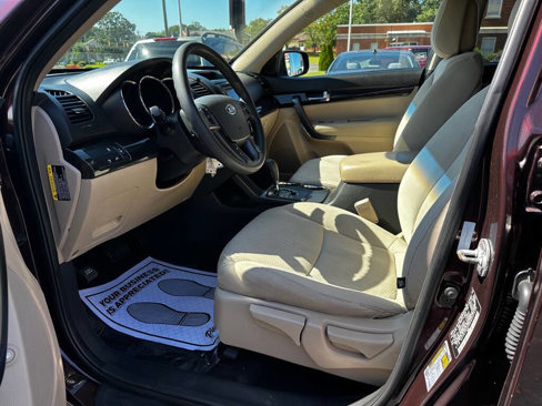 Used 2013 Kia Sorento LX w/ Convenience Pkg image 11