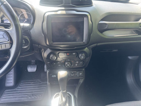 Used 2018 Jeep Renegade Altitude w/ UConnect 8.4 Nav Group image 10