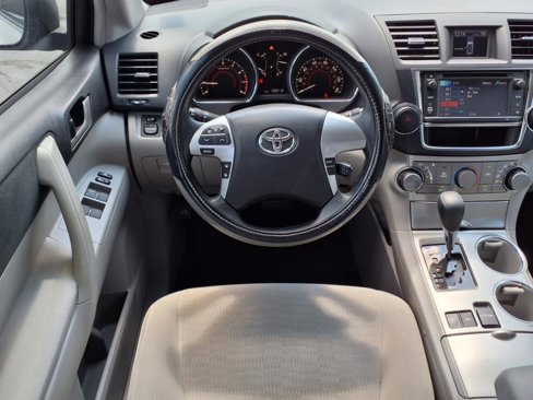 Used 2013 Toyota Highlander Plus image 5