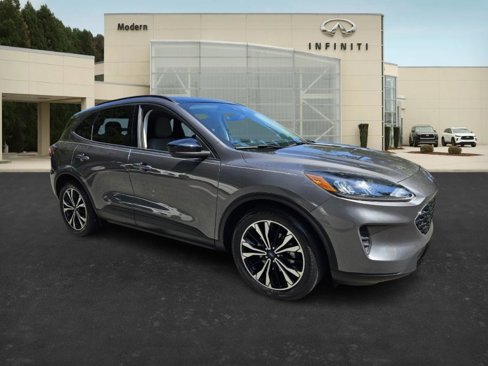 Used 2021 Ford Escape SE w/ SE Sport Appearance Package image 2