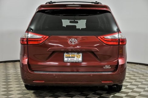 Used 2015 Toyota Sienna XLE image 6