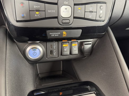 Used 2022 Nissan Leaf SV image 14