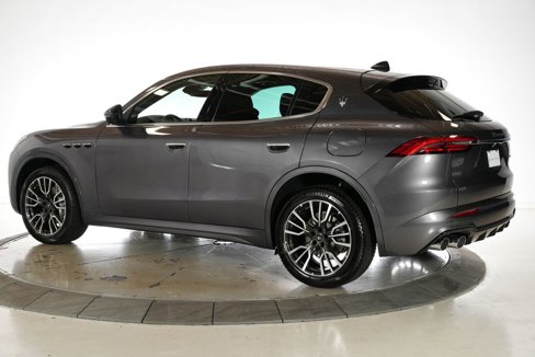 New 2025 Maserati Grecale GT image 3