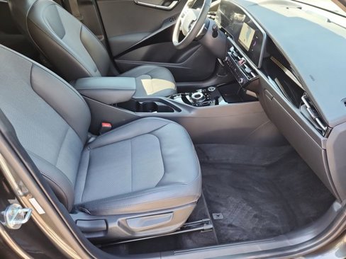 Used 2023 Kia Niro EX image 7